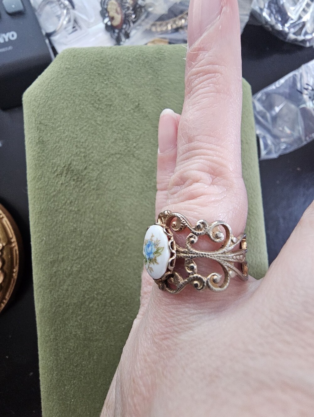 Vintage Avon Ring Size 7/8 - Picture 3 of 4